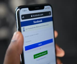 9 Free Ways to Grow Your Email List With Facebook Using Facebook app to promote business and to broaden the audience